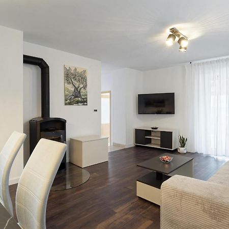 Apartment Larissa By Rent Istria Višnjan Exteriér fotografie